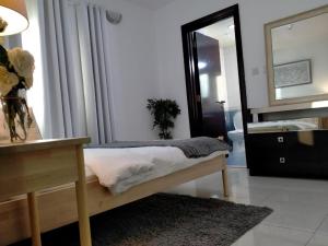 Gallery image of 2Bedroom Fully Furnished Apartment for Rent in JLT with Lake View Near to DMCC Metro Station in Dubai