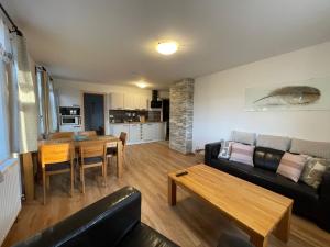 Kuchyň nebo kuchyňský kout v ubytování Apartmány HÁJOVNA Lipno