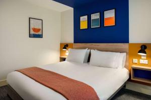 Ένα ή περισσότερα κρεβάτια σε δωμάτιο στο Days Inn Chesterfield - Tibshelf