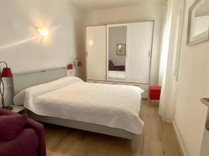 เตียงในห้องที่ RECONNECTAR Blanes El Molí +4 ภาพ