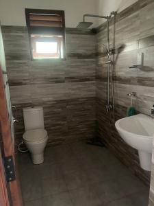 Bilik mandi di Beachwalk holiday in Homestay +35 gambar