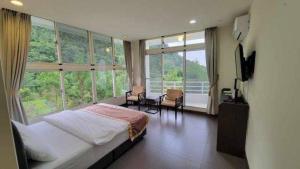 a bedroom with a bed and a large window at 百合山莊 in Nanzhuang