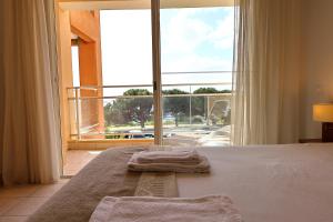 Postel nebo postele na pokoji v ubytování Évasion Corse - T2 Vue Mer, Piscine & Plage