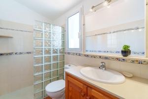 a bathroom with a sink and a toilet at Oliver Villa con piscina y aire acondicionado! in Cala'n Bosch +20 photos