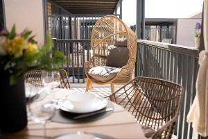 a wicker chair sitting on top of a table on a balcony at Mobile home Maslina Sveti Petar na Moru in Sveti Petar