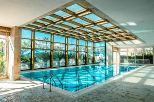 Bazén v ubytování Sentido Trendy Verbena Beach Hotel nebo v jeho okolí