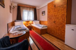 A bed or beds in a room at Hotel Kristal Gellért Hill