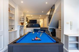 a house with a pool table in a room at King Bed Harbour View - Captain's Retreat in Sydney