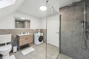 Koupelna v ubytování STARLIVING Premium Home I 4,5 Schlafzimmer für 8 Gäste + 7 fotografií