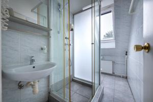 A bathroom at Hotel Kristal Gellért Hill