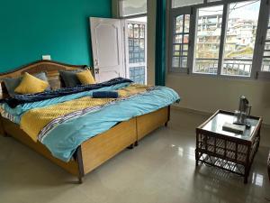 A bed or beds in a room at Check-in & Chill