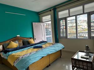 A bed or beds in a room at Check-in & Chill