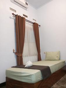 Postel nebo postele na pokoji v ubytování Ijen & Sleep Homestay