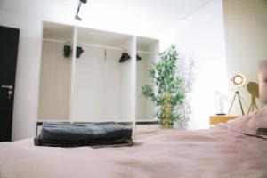 Postel nebo postele na pokoji v ubytování Capstay - Charleroi