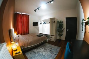 Postel nebo postele na pokoji v ubytování Capstay - Charleroi