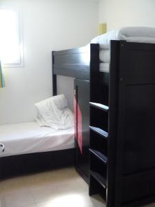 a bedroom with a bunk bed and a bunk bed gmaxwell gmaxwell gmaxwell gmaxwell at Terrasses des Embiez in Six-Fours-les-Plages