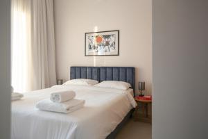 Postel nebo postele na pokoji v ubytování LIV & CO Suites & Villas + 37 fotografií