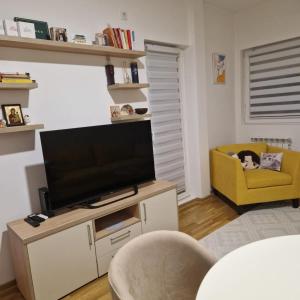 Μια τηλεόραση ή/και κέντρο ψυχαγωγίας στο Stylish and cozy stay