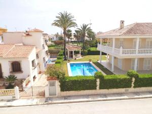 Bazén v ubytování Casa a 85 metros playa 158 m dorm WIFI AA nebo v jeho okolí + 34 fotografií