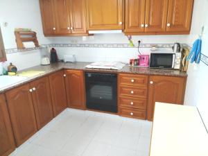 Kuchyň nebo kuchyňský kout v ubytování Casa a 85 metros playa 158 m dorm WIFI AA