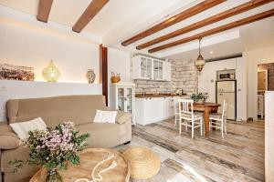 Kuchyň nebo kuchyňský kout v ubytování tuGuest Nazarí Calderería Apartments - Free parking