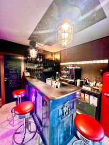 Ο χώρος του lounge ή του μπαρ στο Swed Cab Embassy HoStel