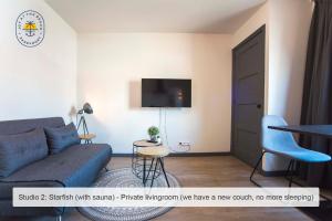 Μια τηλεόραση ή/και κέντρο ψυχαγωγίας στο Joy at the Beach