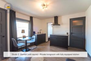 Η κουζίνα ή μικρή κουζίνα στο Joy at the Beach