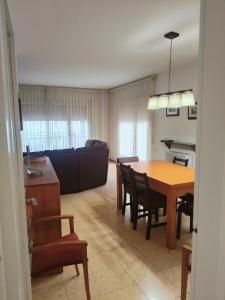 Posedenie v ubytovaní Apartamento duplex vacacional