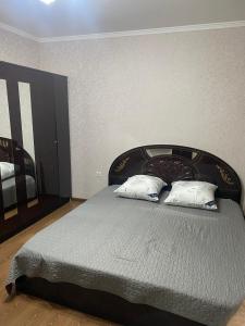 Postel nebo postele na pokoji v ubytování Apartment Rudaki-94