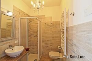 Kúpeľňa v ubytovaní APPARTAMENTO di Charme SUITE LUNA