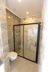 Koupelna v ubytování Cruise 3Bed Luxury Apt with Private Pool in Central Kyrenia by HolidayKeys