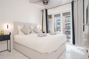 Postel nebo postele na pokoji v ubytování Le Maubourg - Hypercentre - 150m Croisette - AC