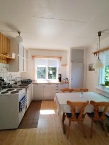 Kuchyň nebo kuchyňský kout v ubytování Morsgården + 20 fotografií