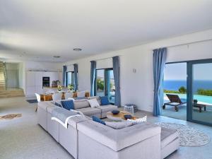 Χώρος καθιστικού στο Clifftop Villa