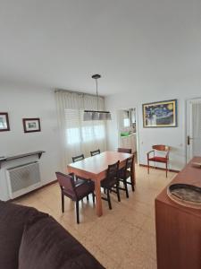 Posedenie v ubytovaní Apartamento duplex vacacional