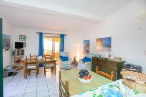 a living room with a table and a dining room at Casetta a due passi dal mare in Siniscola