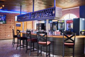 Lounge nebo bar v ubytování Modern Stylish 4-Bedroom With a Pool in Athi River