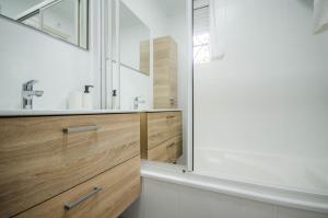 Koupelna v ubytování Bungalow Troyano - Paradise Retreat by the Beach