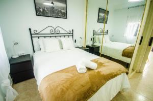 Postel nebo postele na pokoji v ubytování Bungalow Troyano - Paradise Retreat by the Beach