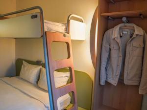 Postel nebo postele na pokoji v ubytování Ibis Budget Bayeux
