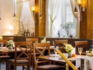 A restaurant or other place to eat at Mercure Hotel Erfurt Altstadt