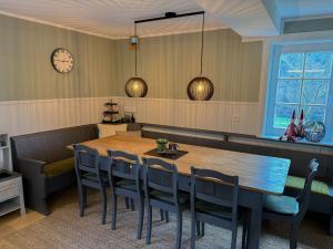 a dining room with a wooden table and chairs at Ferienhaus Hallmanns Hof in Schmallenberg