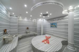 A bathroom at Amethyst Hotel
