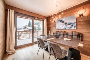 พื้นที่นั่งเล่นของ Apartment Chamoisine, Châtel - by EMERALD STAY +36 ภาพ