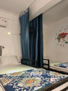 Postel nebo postele na pokoji v ubytování Friendly House Homestay