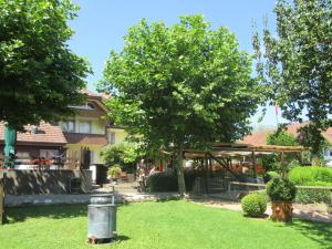 Vrt pred nastanitvijo Wirtshaus Rütihof