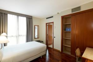 Cama o camas de una habitación en Sercotel Cornellà Barcelona