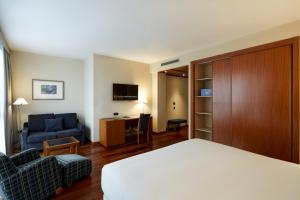 Cama o camas de una habitación en Sercotel Cornellà Barcelona