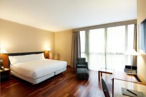 Cama o camas de una habitación en Sercotel Cornellà Barcelona